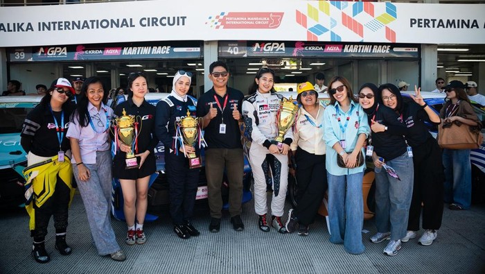 Queens of the Circuit: When Women Show Off Their Skills at the Mandalika Kartini Race