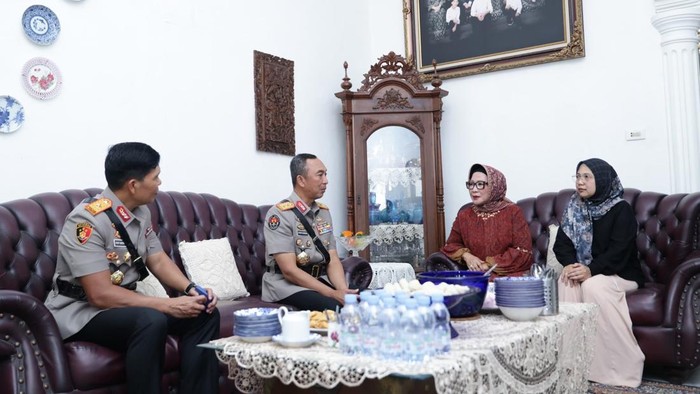 Hari Juang Polri, Kapolda Sumsel Kunjungi Rumah Pahlawan Kepolisian